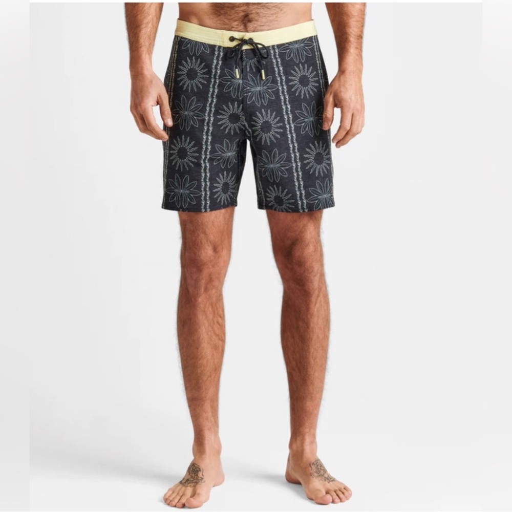 Roark Mens The “Chiller” Boardshorts Size 38 NWT
